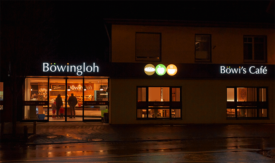 boewingloh-rebranding-aussenbeschriftung_tag-nacht